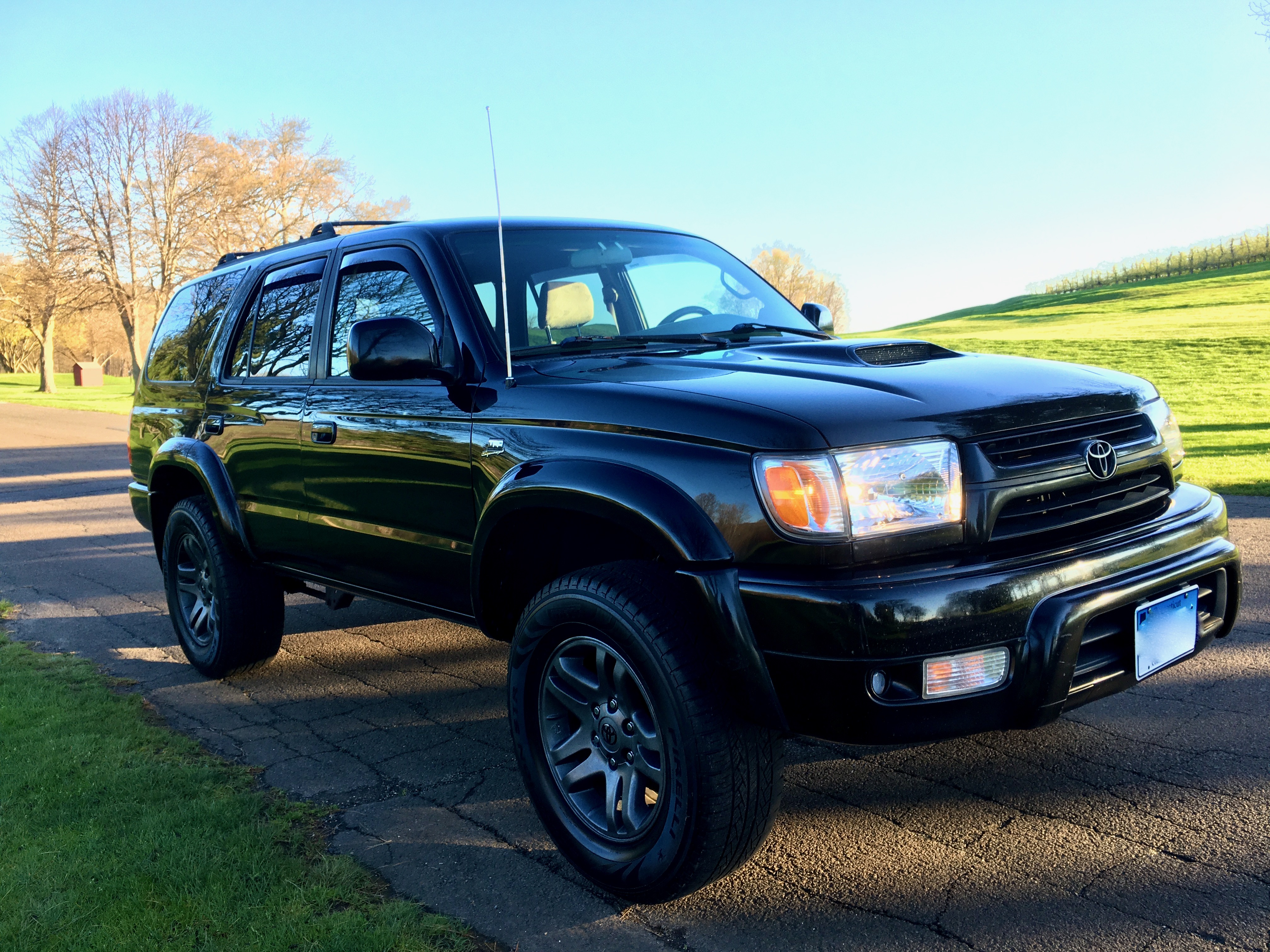 Go Motors Niantic, CT Purveyors of 3rd Generation Toyota 4Runners and other lengedary classics